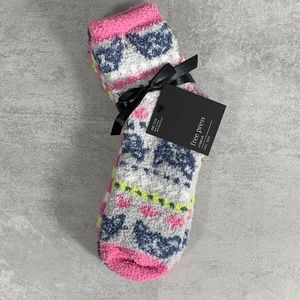 3/$20 Free Press 2 Pair Fuzzy Socks SZ 6-10.5